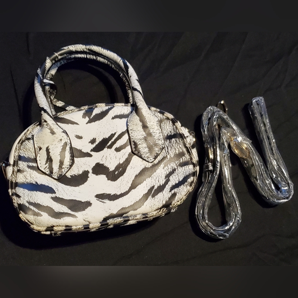 Fashion Nova mini crossbody purse $12